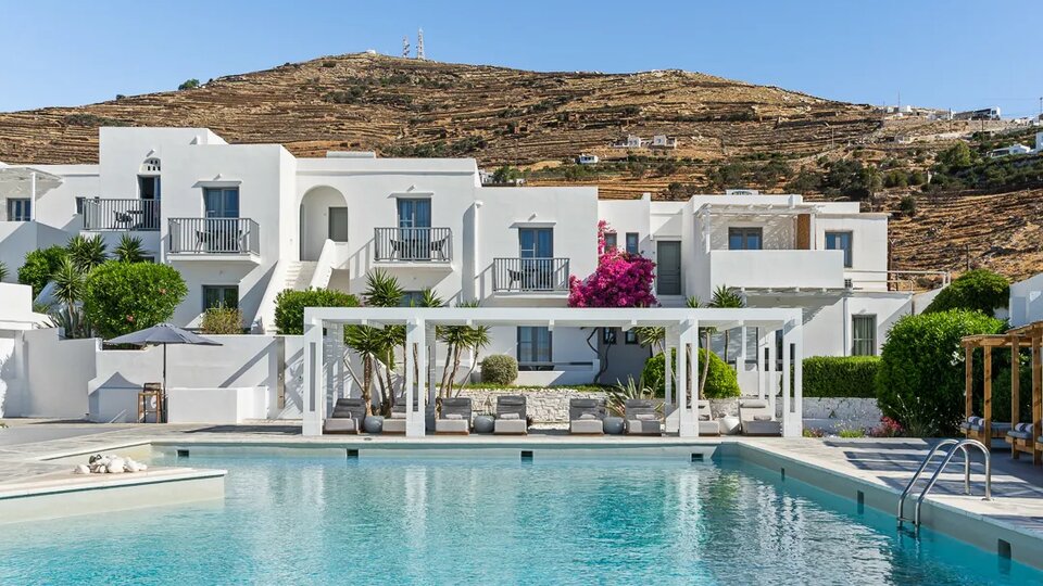 Mr and Mrs White Tinos