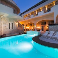 Neikos Mediterraneo Luxury Suites
