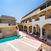 Neikos Mediterraneo Luxury Suites